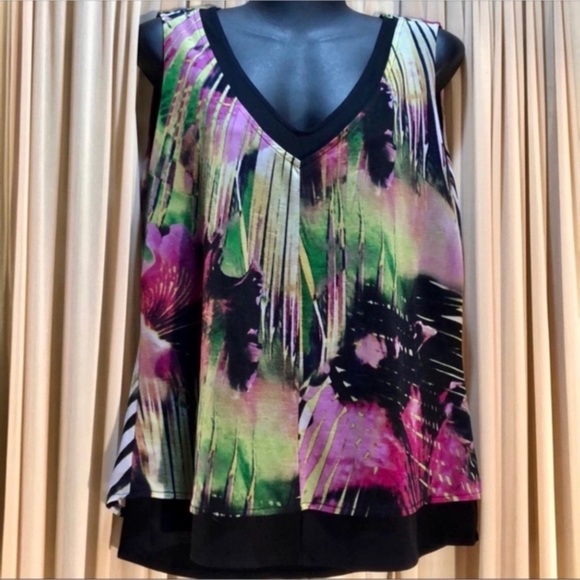 Gorgeous Relativity Large Floral Print Blouse - Picture 1 of 8